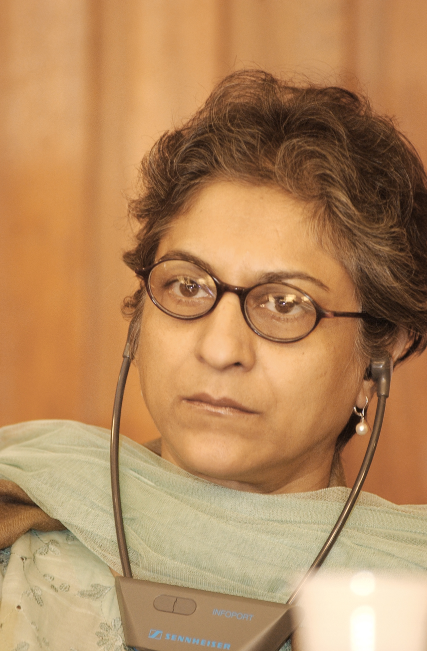Asma Jahangir, relatora especial da ONU.<a style='float:right;color:#ccc' href='https://www3.al.sp.gov.br/repositorio/noticia/hist/Com dir asma.jpg' target=_blank><i class='bi bi-zoom-in'></i> Clique para ver a imagem </a>